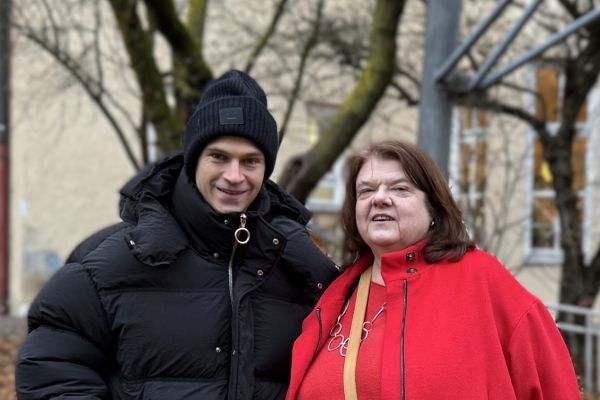 Überraschungsbesuch auf dem Adelgundenheimer Christkindlmarkt 2024